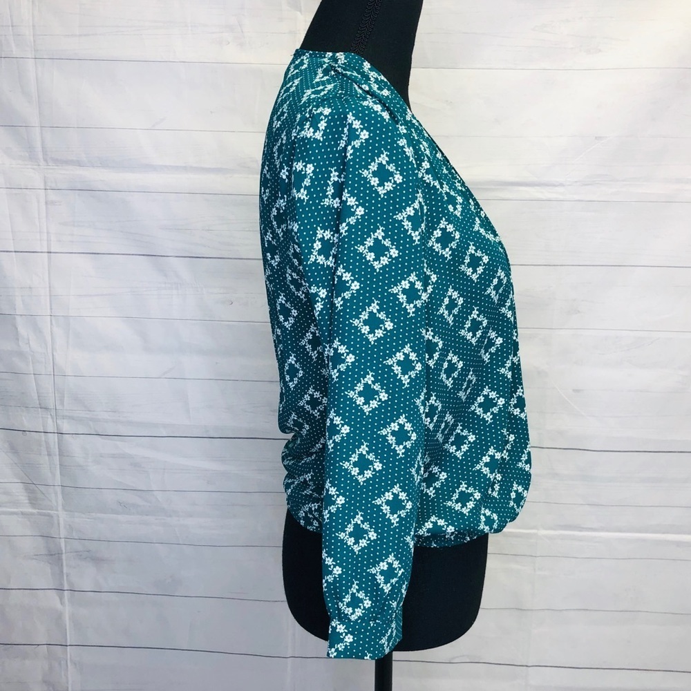 New ! Francesca’s Forest Green Top - Picture 2 of 5